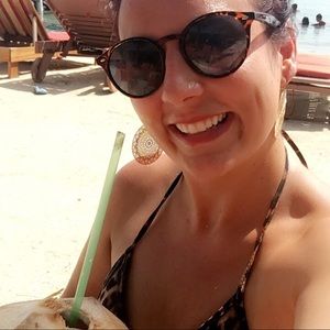 Meet your Posher, Danielle